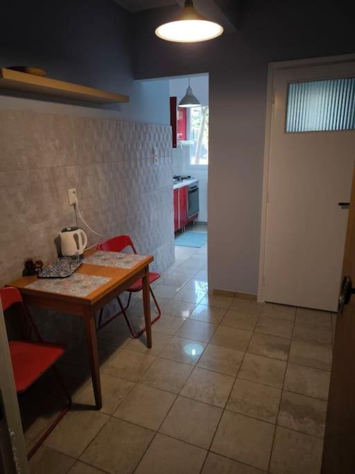 לוטראקי Apartment 50 Meters From The Beach מראה חיצוני תמונה