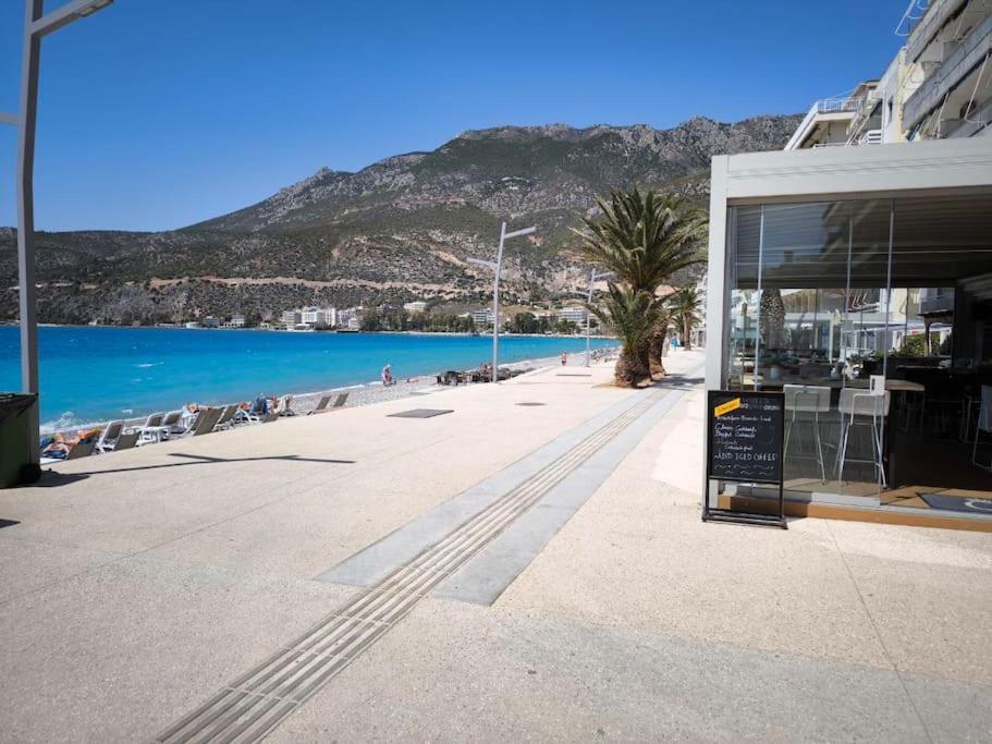 לוטראקי Apartment 50 Meters From The Beach מראה חיצוני תמונה