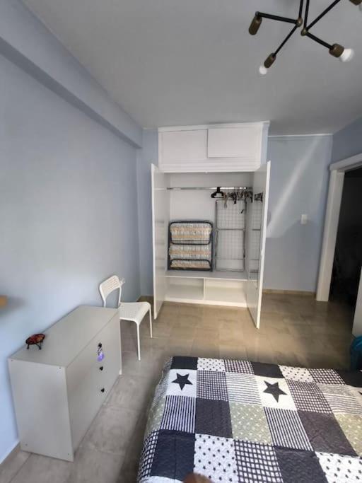 לוטראקי Apartment 50 Meters From The Beach מראה חיצוני תמונה